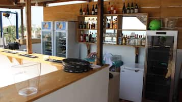 2 bares o lounges