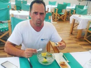 2 restaurants servant le déjeuner