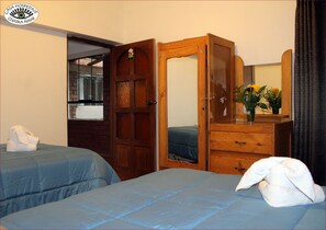 ألحفة محشوة بالريش ومكواة/لوح كي وواي فاي مجانًا وملاءات أسرّة