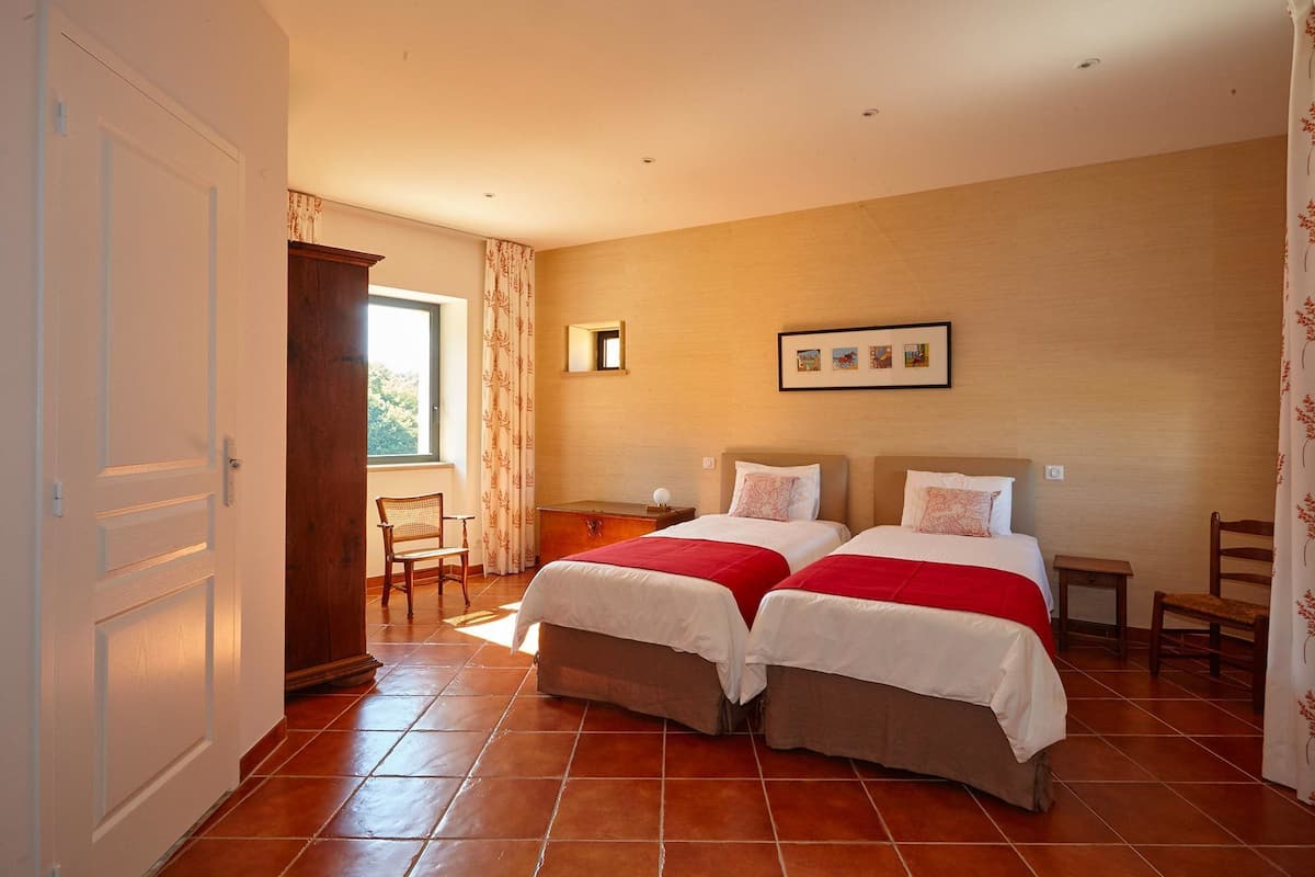 Double or Twin Room (Hergé)