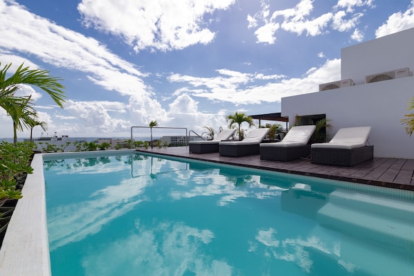 Outdoor pool, pool loungers - Areca 201 by CocoBR (Playa del Carmen)