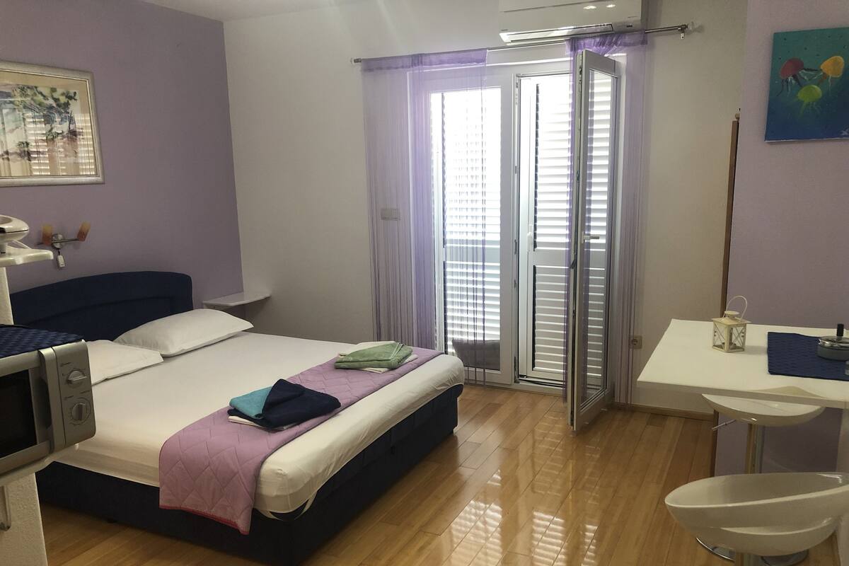 Estúdio, vista parcial para o mar (Nr.5) | Ferros/tábuas de passar roupa, Wi-Fi de cortesia, roupa de cama