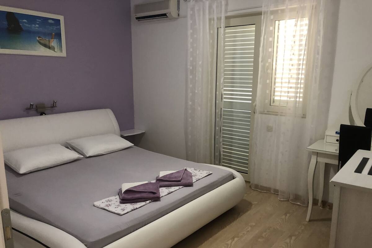 Apartamento, 1 quarto, terraço, vista parcial para o mar (Nr.3) | Ferros/tábuas de passar roupa, Wi-Fi de cortesia, roupa de cama