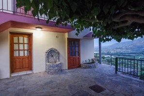 Terrace/patio - Astrostudio Apartments (Apokoronas)