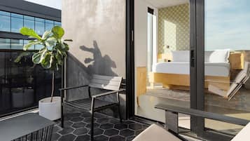 Egyptian cotton sheets, premium bedding, pillow-top beds, minibar