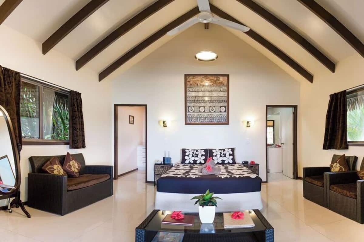 Lagoon View Villa G | 1 soverom, safe på rommet, individuelt dekorert og individuelt innredet