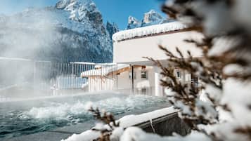 Bañera de hidromasaje al aire libre