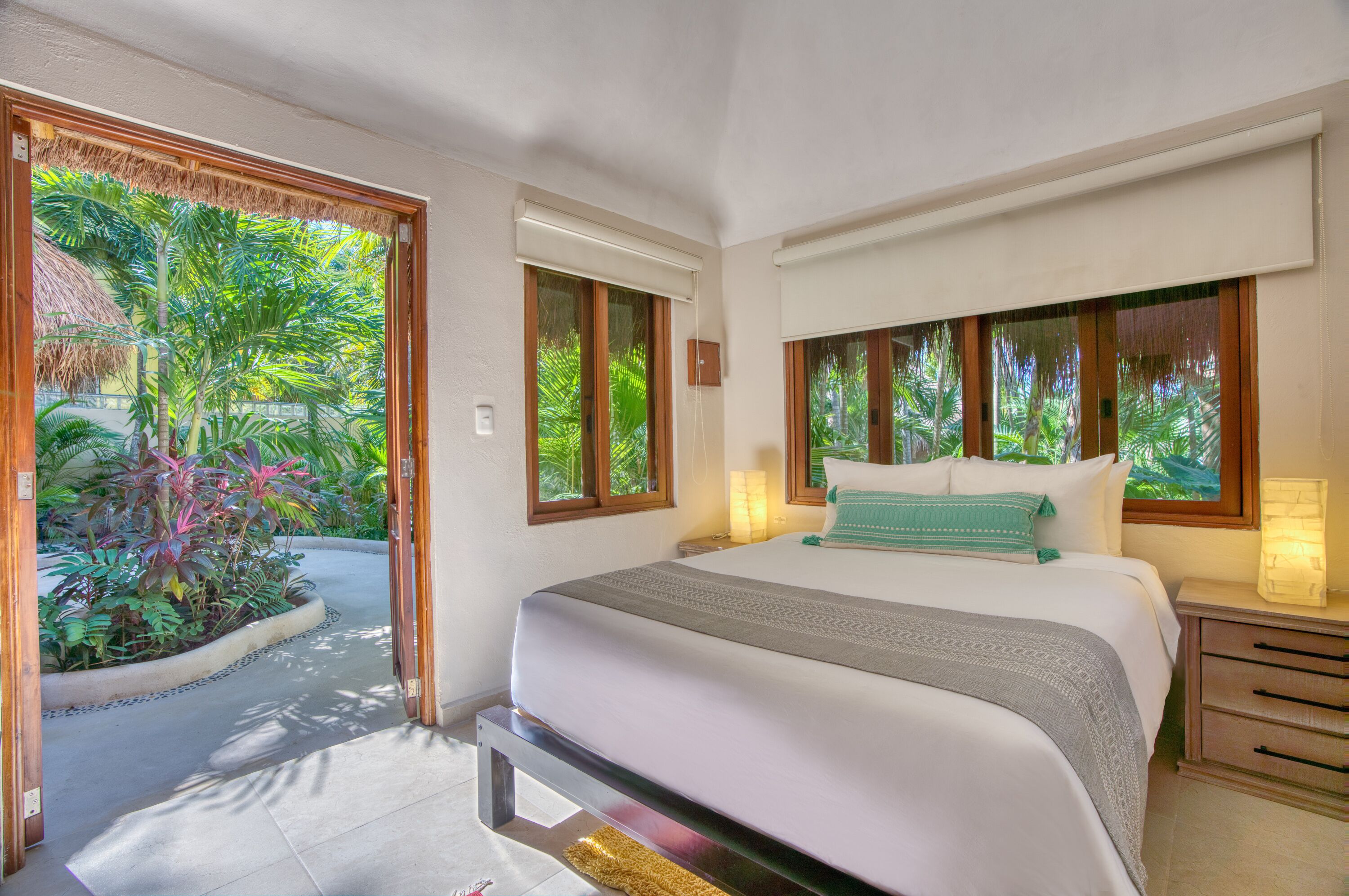 Villa Moonstar Up to 10 Guests | Cofres nos quartos, individualmente decorados