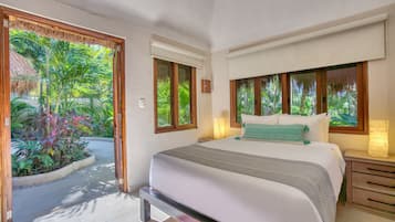 Villa Moonstar Up to 10 Guests | Cofres nos quartos, individualmente decorados