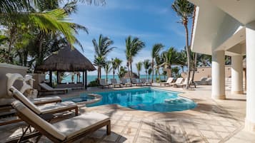 Villa Lol Beh up to 34 Guests | Teres/patio