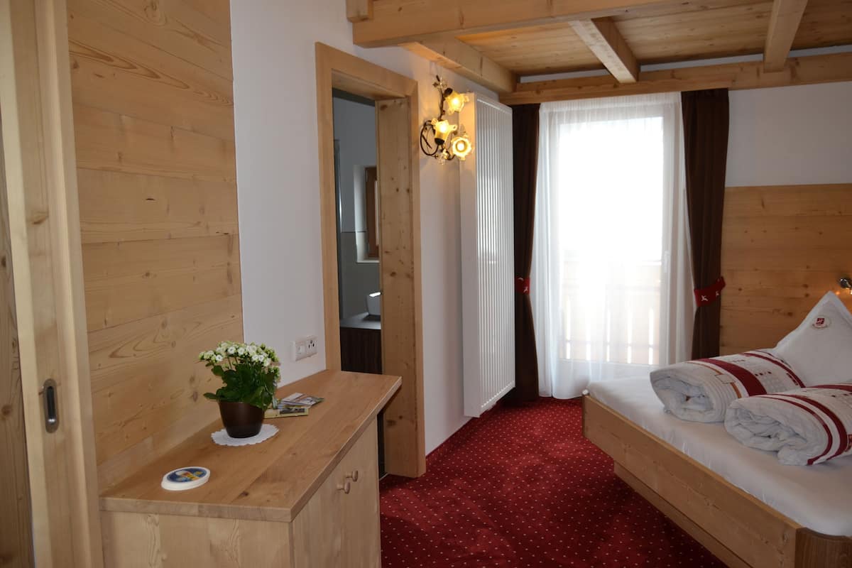 Familien-Suite | Allergikerbettwaren, Zimmersafe, Schreibtisch