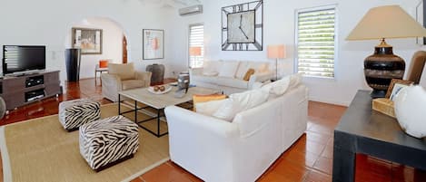 テレビ、DVD プレーヤー