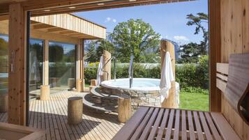 Sauna, hot tub, steam room, hot stone massages, deep-tissue massages