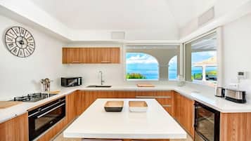 Kompor, mesin pencuci piring, dan peralatan masak/sendok-piring