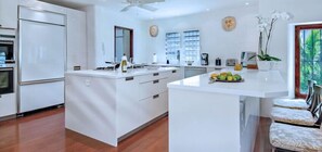 Stovetop, dishwasher, cookware/dishes/utensils