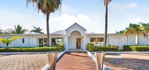 Exterior - Villa Encore (Les Terres Basses)