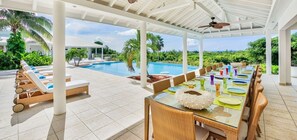 Outdoor dining - Villa Encore (Les Terres Basses)