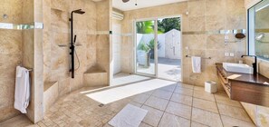 Bathroom - Villa Encore (Les Terres Basses)