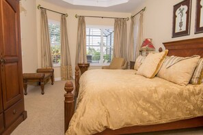 4 bedrooms, desk, iron/ironing board, travel cot - Players Club Membership Available With Heated Pool (Naples)