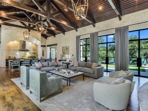 Smart-TV, peis, videospill og DVD-spiller