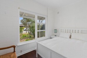 4 bedrooms, iron/ironing board