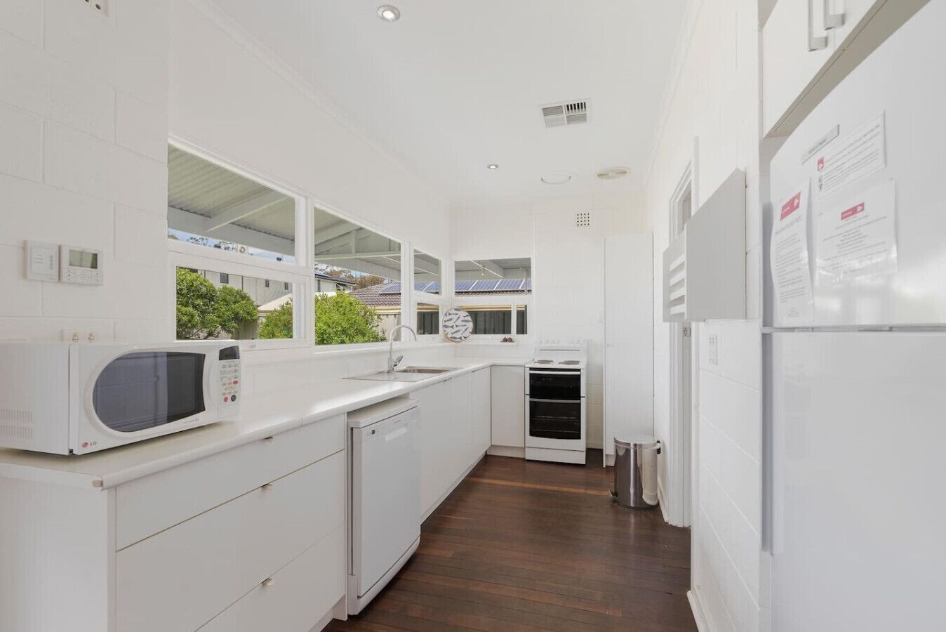 雪櫃、微波爐、焗爐、爐具