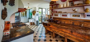 Stovetop, dishwasher, cookware/dishes/utensils - Villa Le Mas des Sables (Nettle Bay)