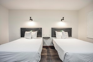 Room, 2 Double Beds, Non Smoking | Desk, iron/ironing board, free WiFi, bed sheets - The Greens Hotel - Stockton Blvd (Sacramento)