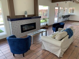 Área de estar no saguão