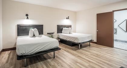 The Greens Hotel - Stockton Blvd