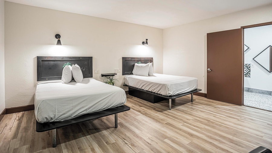 The Greens Hotel - Stockton Blvd