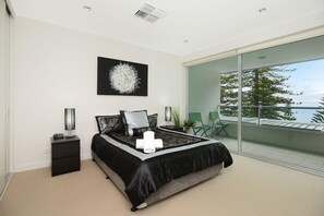 3 bedrooms - 26 The Breeze : Sea Views Right in the Heart of Vi (Victor Harbor)