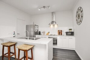 Fridge, oven, dishwasher, coffee/tea maker