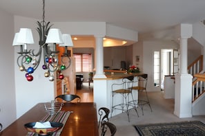 Dining - Luxurious Slope side Ski-in Ski-out Locke Mountain Townhouse Sunday River (Bethel)