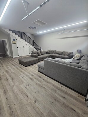 Smart TV, fireplace, DVD player, toys