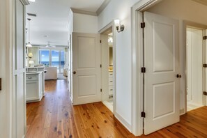 Interior - Mainsail Beach Inn 2 Bedroom Beach Front Unit (Holmes Beach)