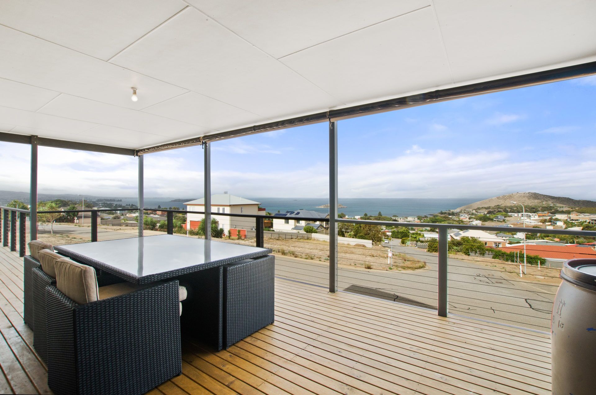 Panoramic Coastal Views - Luxury Interior