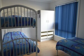 4 bedrooms, iron/ironing board