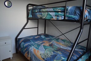 4 bedrooms, iron/ironing board