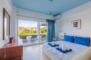 5 bedrooms, in-room safe, desk, soundproofing - White Blue Spa Villa, By IdealStay Experience  (Crete)