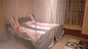 4 chambres, fer et planche Ă repasser, draps fournis