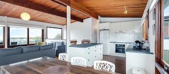 17 Dulling Street - Beach House