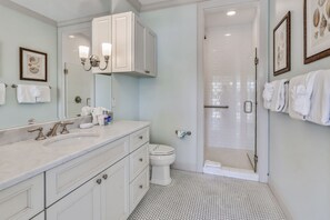 Hårføner og håndklær