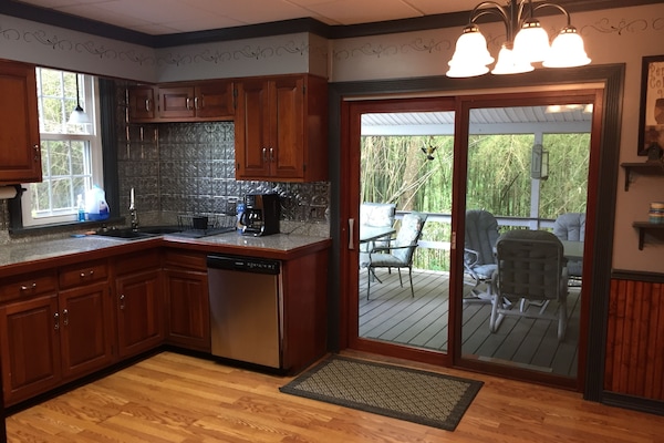 Patio door right out to the porch, great for outdoor entertaining