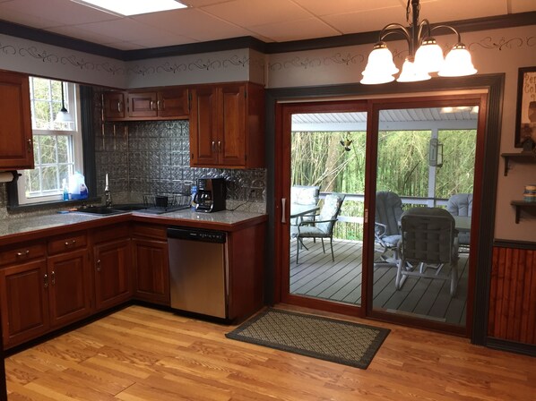 Fridge, microwave, oven, stovetop - Beautiful Family Home Along Fish-friendly Manada Creek (Hummelstown)