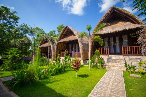 Jona Bungalow Pool View