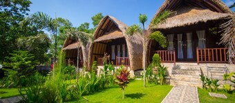 Jona Bungalow Pool View
