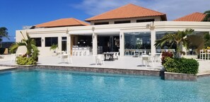 Outdoor pool - Spacious Gold Coast Townhouse in lush community close to beaches  (Noord)