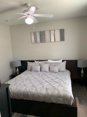 3 chambres, fer et planche à repasser, lit parapluie, Wi-Fi gratuit