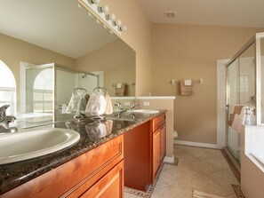 Hårføner og håndklær